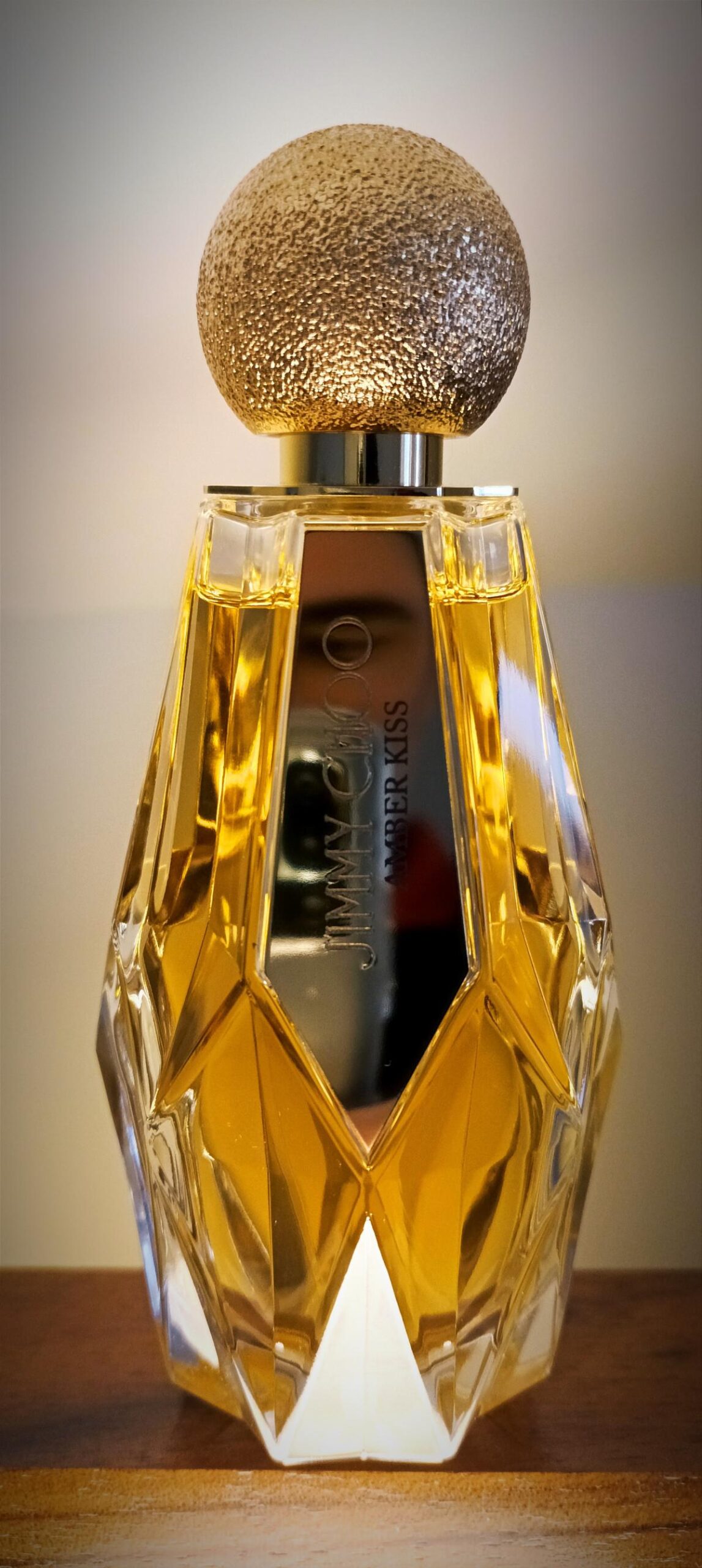 عطر ادکلن امبر کیس جیمی چو - Amber Kiss Jimmy Choo - بررسی، قیمت و خرید
