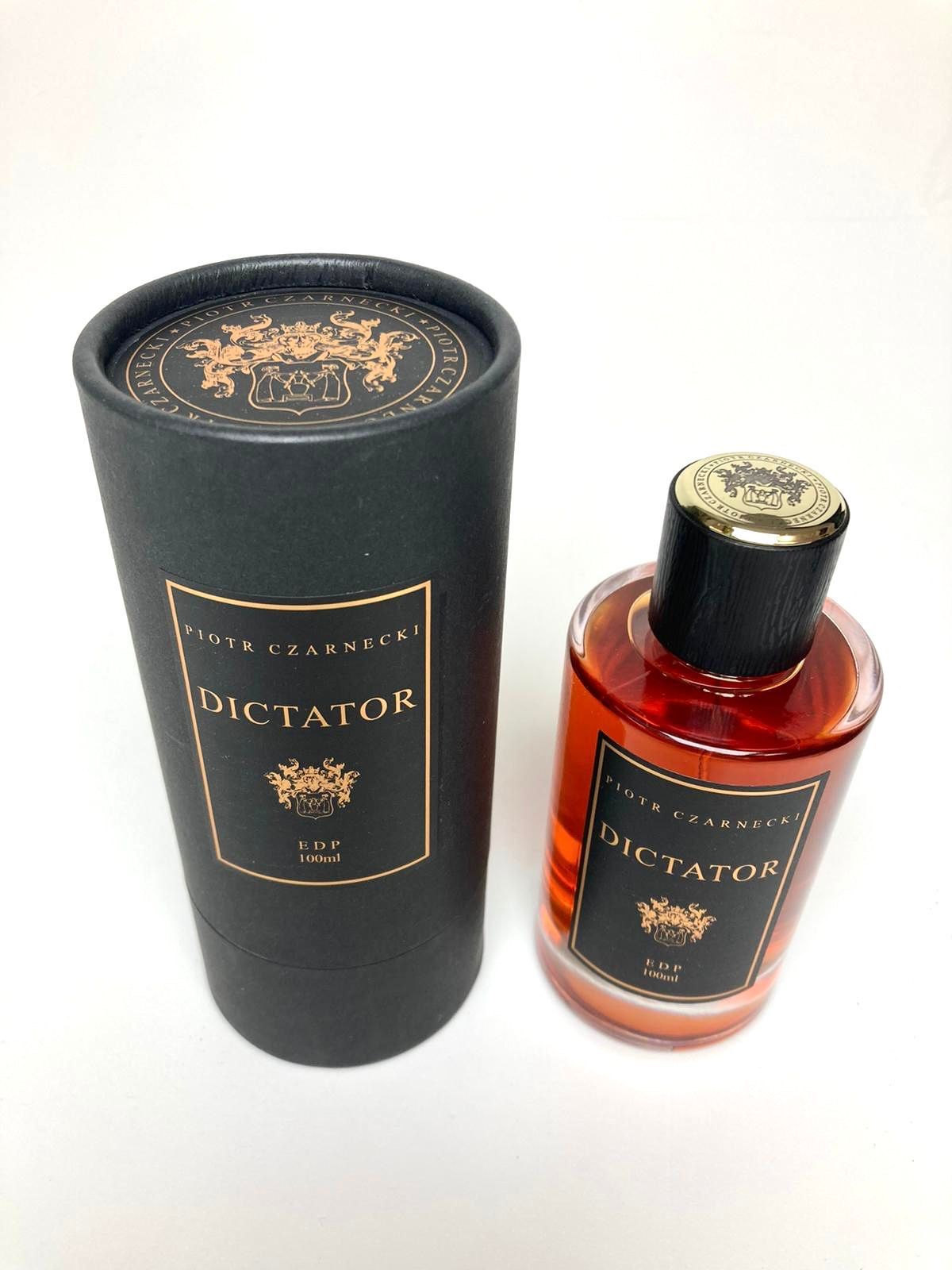 عطر ادکلن دیکتاتور پیوتر چارنکی - DICTATOR Piotr Czarnecki - بررسی، قیمت و خرید
