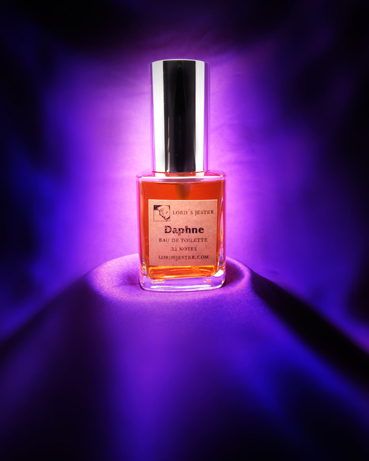 عطر ادکلن دَفنِ لوردز جستر - Daphne Lord's Jester - بررسی، قیمت و خرید