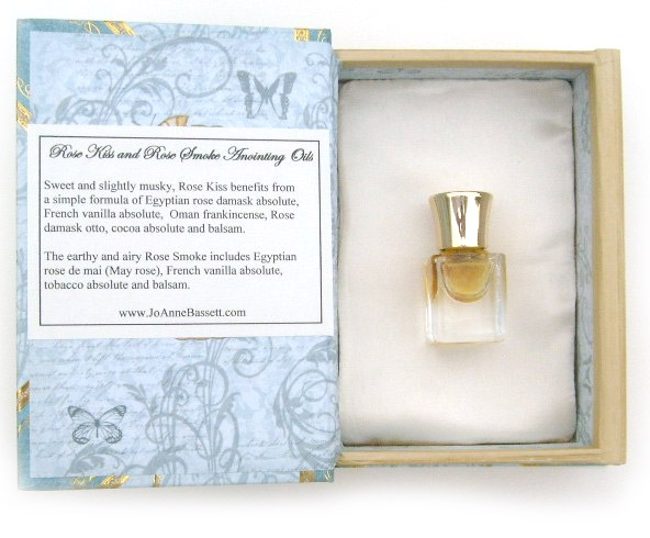 عطر ادکلن رز اسموک جوان بست - Rose Smoke JoAnne Bassett - بررسی، قیمت و خرید