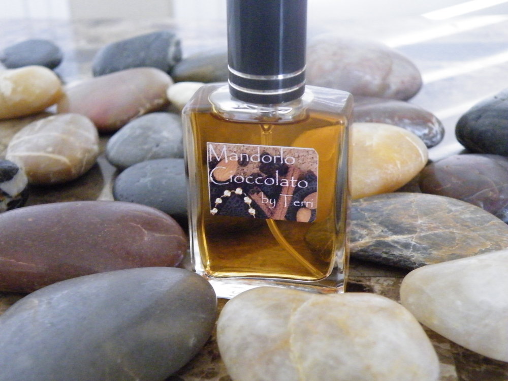 عطر ادکلن مندورلو چوکولاتو کایز پرفیومز - Mandorlo Cioccolato Kyse Perfumes - بررسی، قیمت و خرید