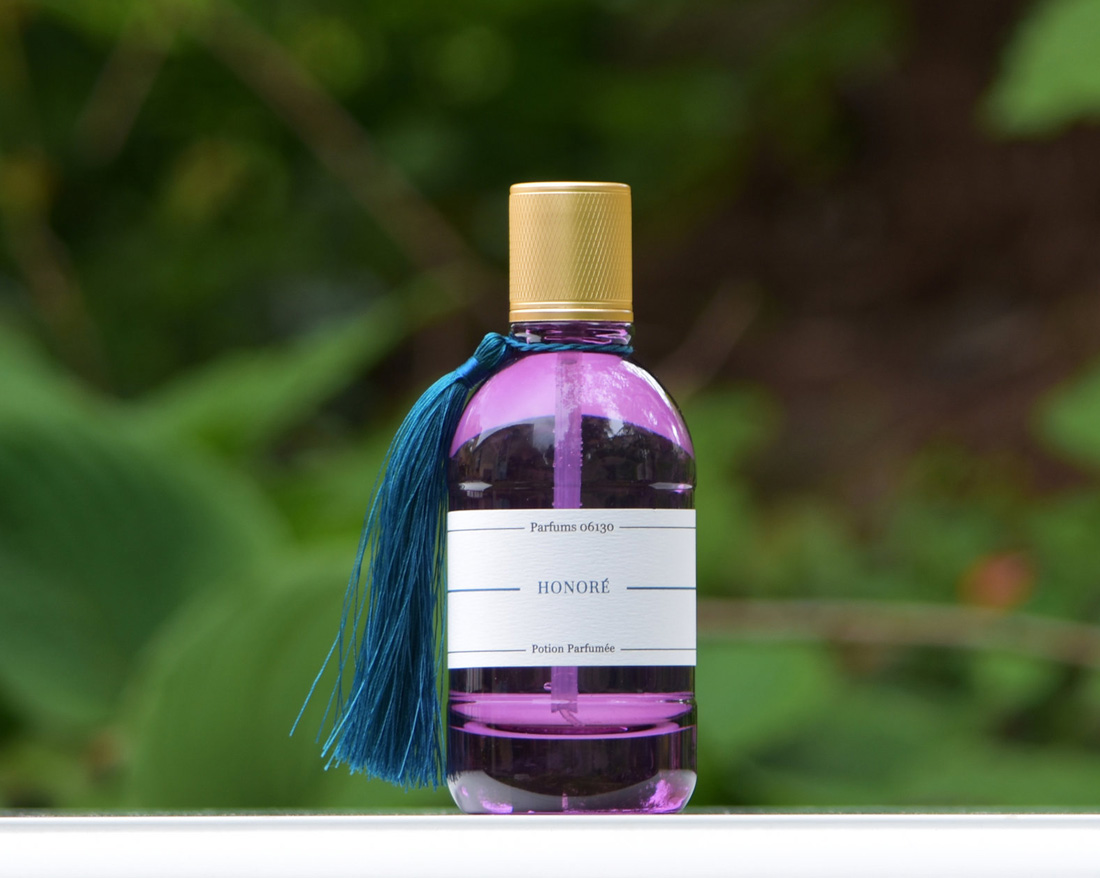 عطر ادکلن اونوره پرفیومز 06130 - Honoré Parfums 06130 - بررسی، قیمت و خرید