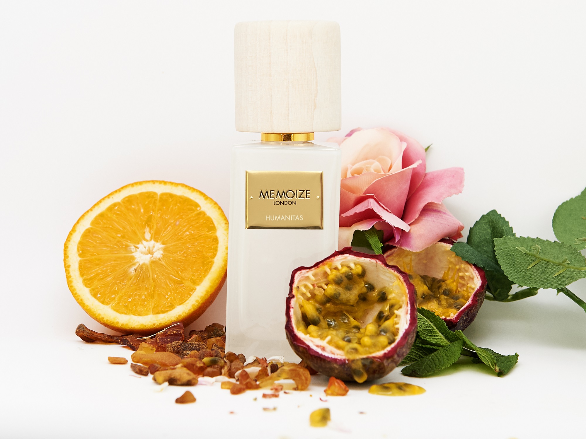 عطر ادکلن یومَنیتَس مموایز لاندن - Humanitas Memoize London - بررسی، قیمت و خرید