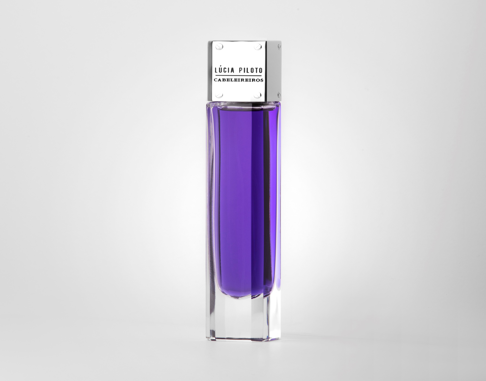 عطر ادکلن دیویونا لوسیا پیلوطو - Divina Lucia Piloto - بررسی، قیمت و خرید