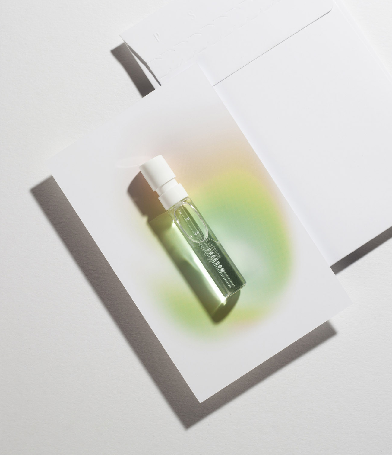 عطر ادکلن فریدوم پیور سنس - Freedom Pure Sense - بررسی، قیمت و خرید