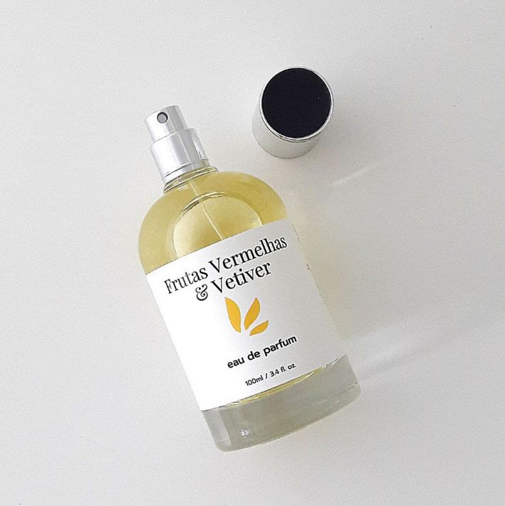 عطر ادکلن فروتاس ورملیاس اند وتیور ماراکوجا برزیل - Frutas Vermelhas & Vetiver Maracujá Brasil - بررسی، قیمت و خرید