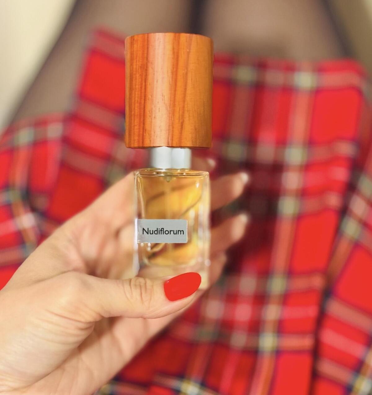 عطر ادکلن نودیفلوروم نسمتو - Nudiflorum Nasomatto - بررسی، قیمت و خرید