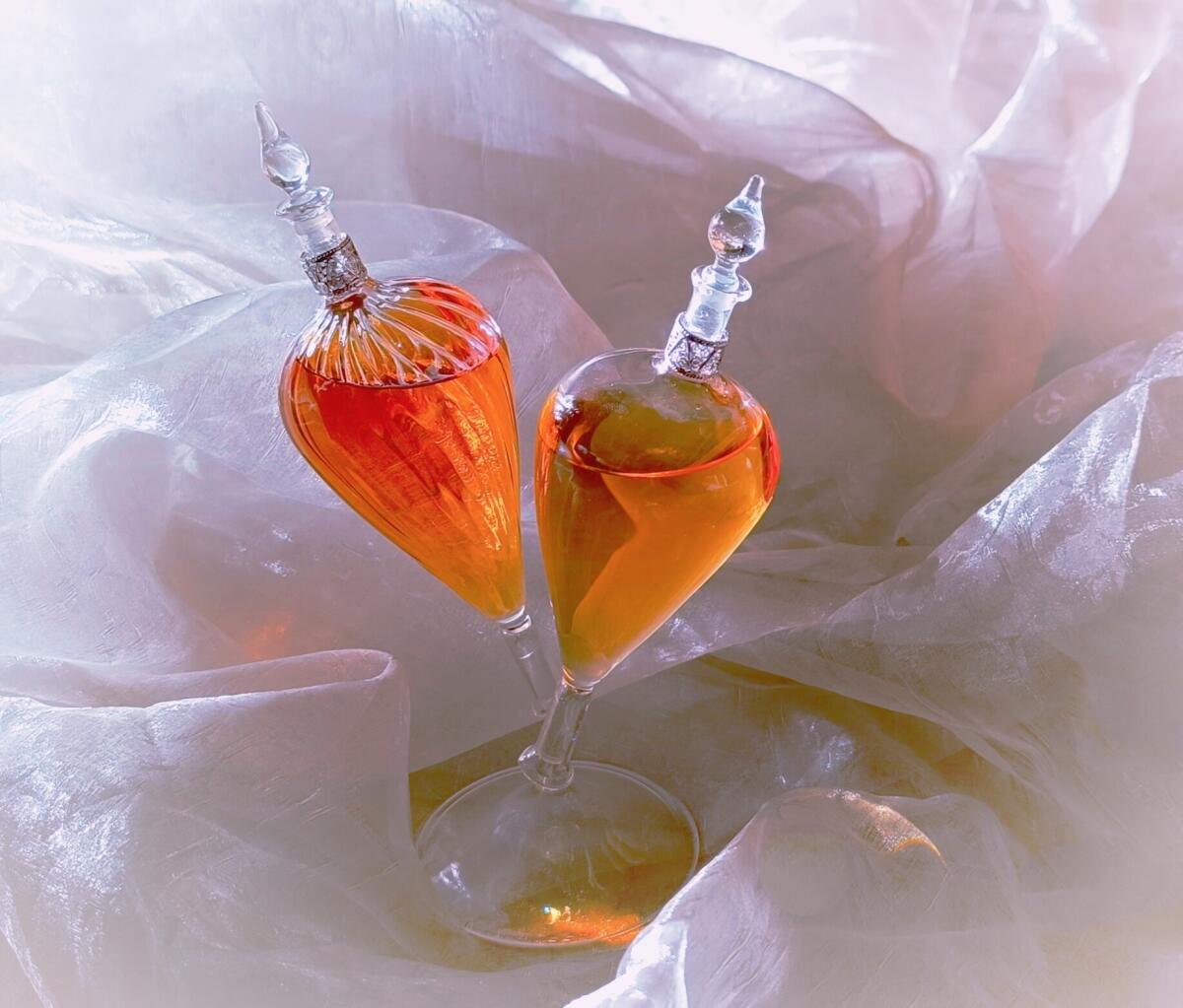 عطر ادکلن کاستادیوا استراتو نوبیل ۱۹۴۲ - Castadiva Estratto Nobile 1942 - بررسی، قیمت و خرید