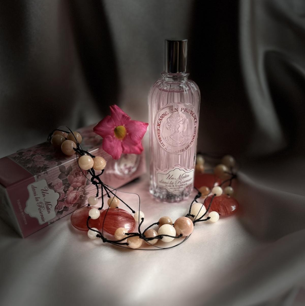 عطر ادکلن آن ماتین دان لا روزری ژان ان پرووانس - Un Matin Dans La Roseraie Jeanne en Provence - بررسی، قیمت و خرید