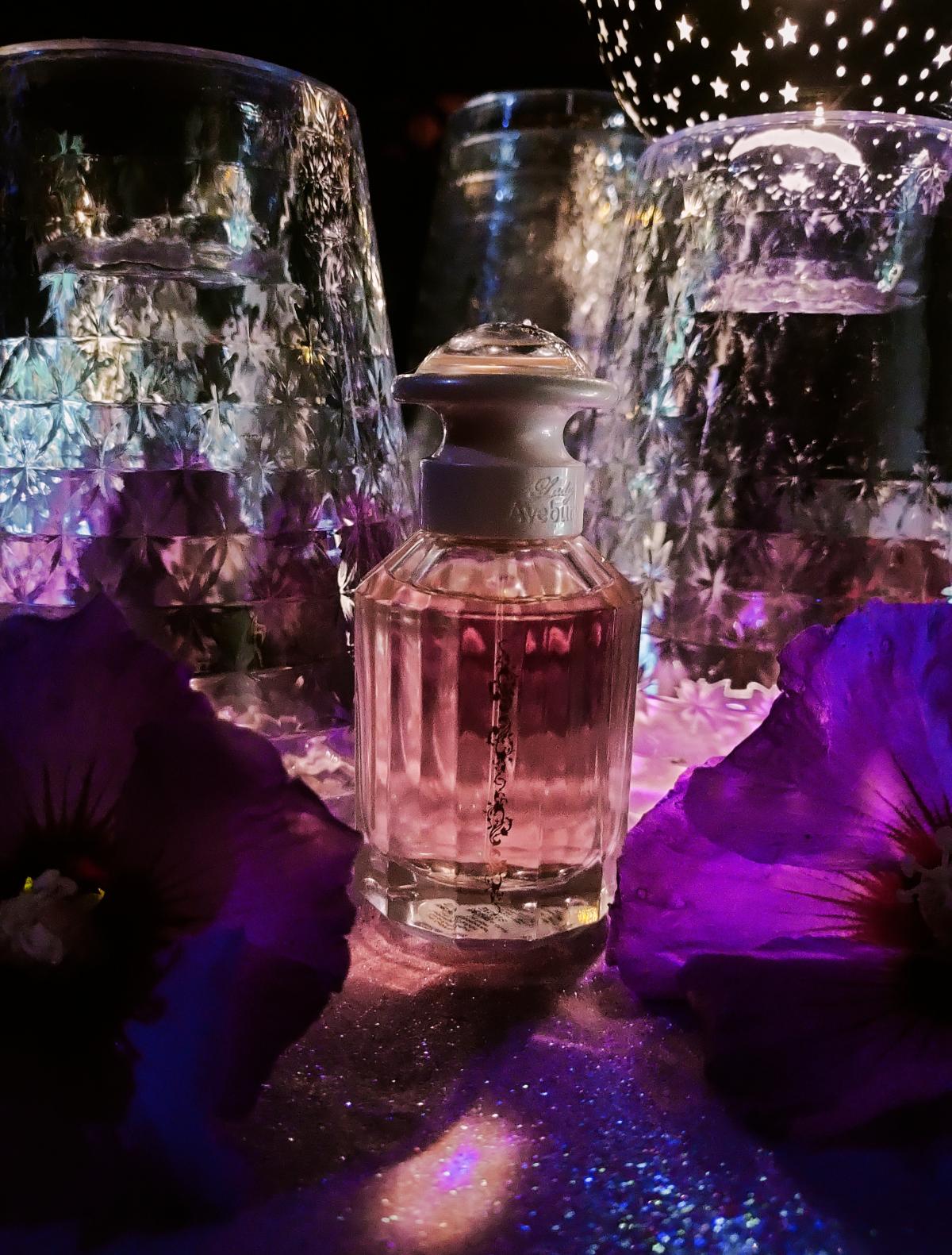 عطر ادکلن لیدی آوبری اوریفلیم - Lady Avebury Oriflame - بررسی، قیمت و خرید