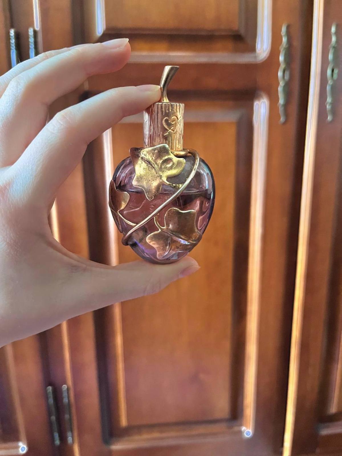 عطر ادکلن لولیتا لمپیکا له تنتاسیون د لولیتا لولیتا لمپیکا - Lolita Lempicka Le Tentation de Lolita Lolita Lempicka - بررسی، قیمت و خرید