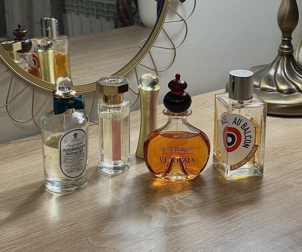 عطر ادکلن ونیز ۲۰۱۱ لورا بیاجوتی - Venezia 2011 Laura Biagiotti - بررسی، قیمت و خرید