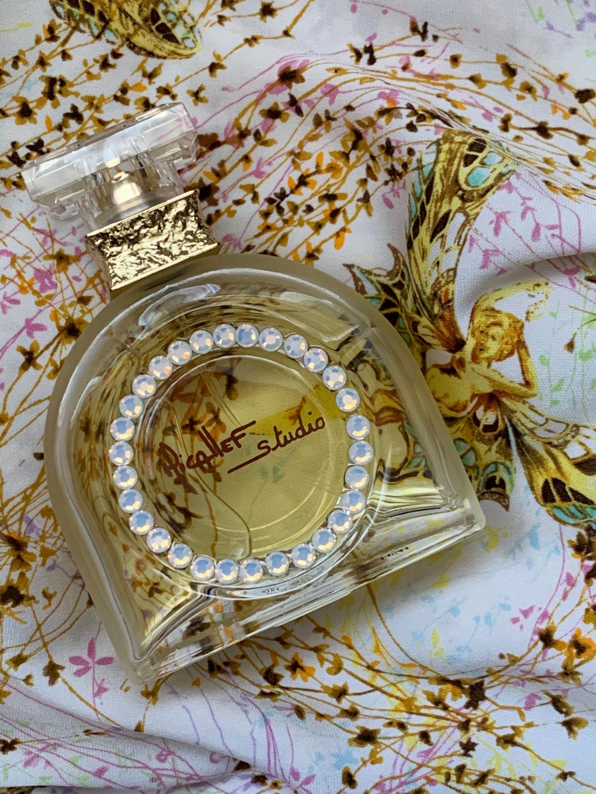 عطر ادکلن وایت فلاورز میکالف - White Flowers M. Micallef - بررسی، قیمت و خرید