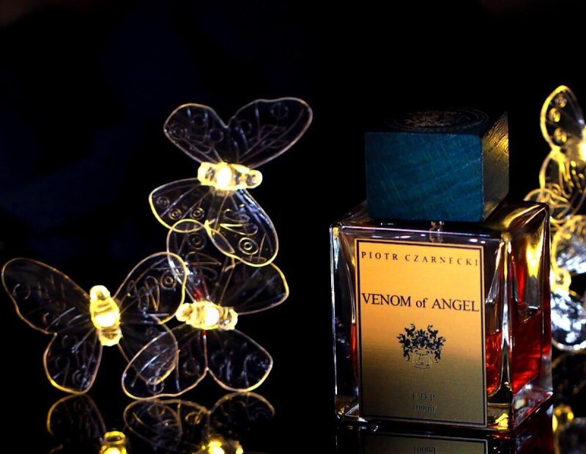 عطر ادکلن ونوم آف آنجل پیوتر چارنکی - Venom of Angel Piotr Czarnecki - بررسی، قیمت و خرید