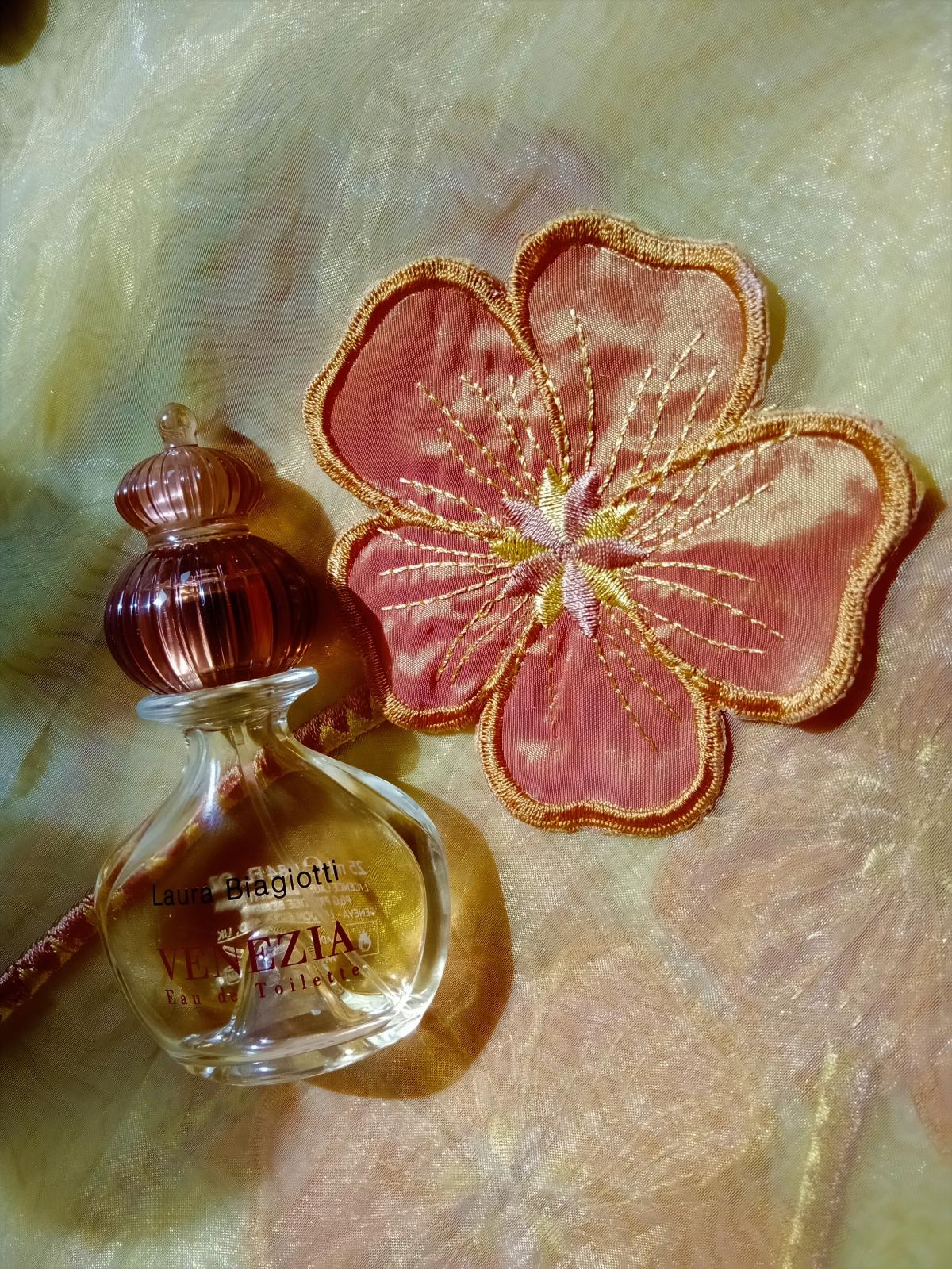 عطر ادکلن ونزیا او د تویلت لورا بیاجیوتی - Venezia Eau de Toilette Laura Biagiotti - بررسی، قیمت و خرید