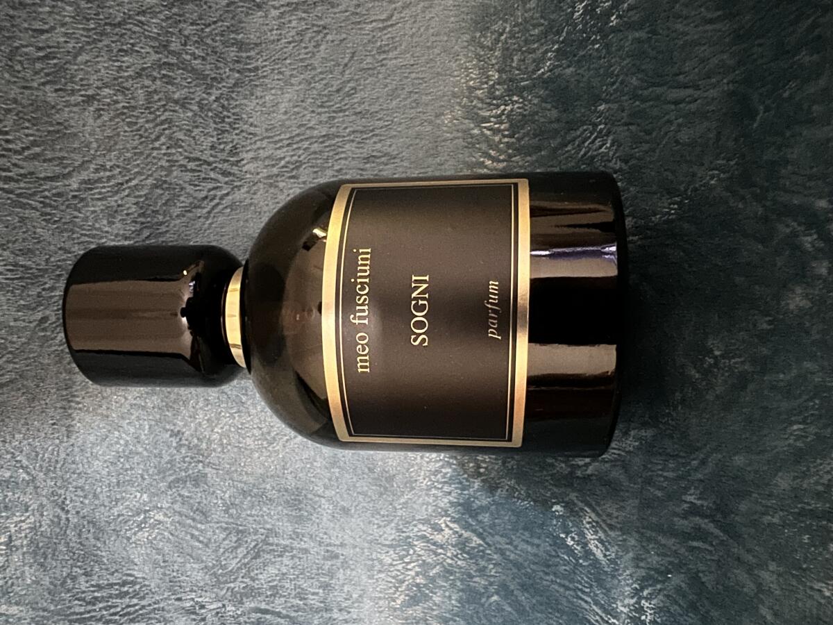 عطر ادکلن سوگنی میو فوشیونی - Sogni Meo Fusciuni - بررسی، قیمت و خرید